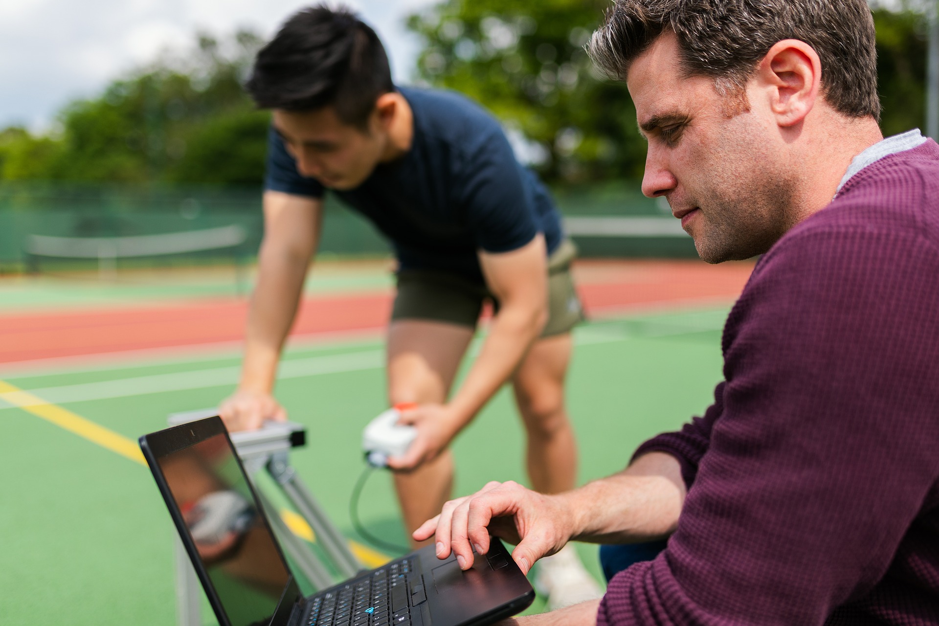 AQUÍ HAY TRABAJO DEPORTIVO